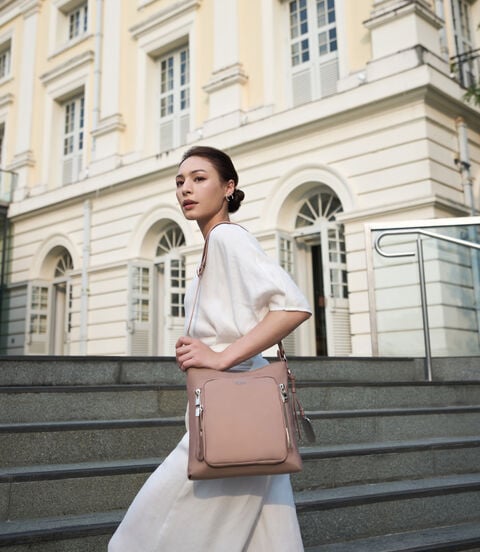 VOYAGEUR Tyler Crossbody  lifestyle | TUMI