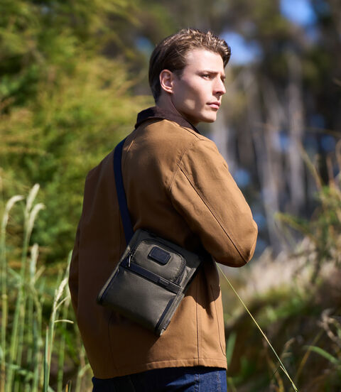 ALPHA Pocket Bag Small  lifestyle | TUMI