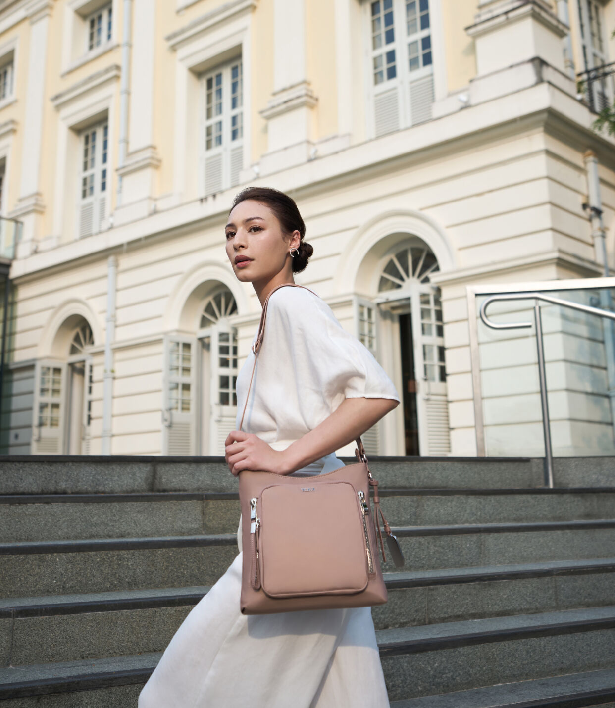 Tyler Crossbody in Black/Gold | Voyageur | TUMI Australia Tyler Crossbody in Black/Gold | Voyageur | TUMI Australia