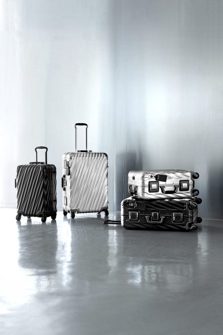 tumi_19d_aluminum_luggages_vertical