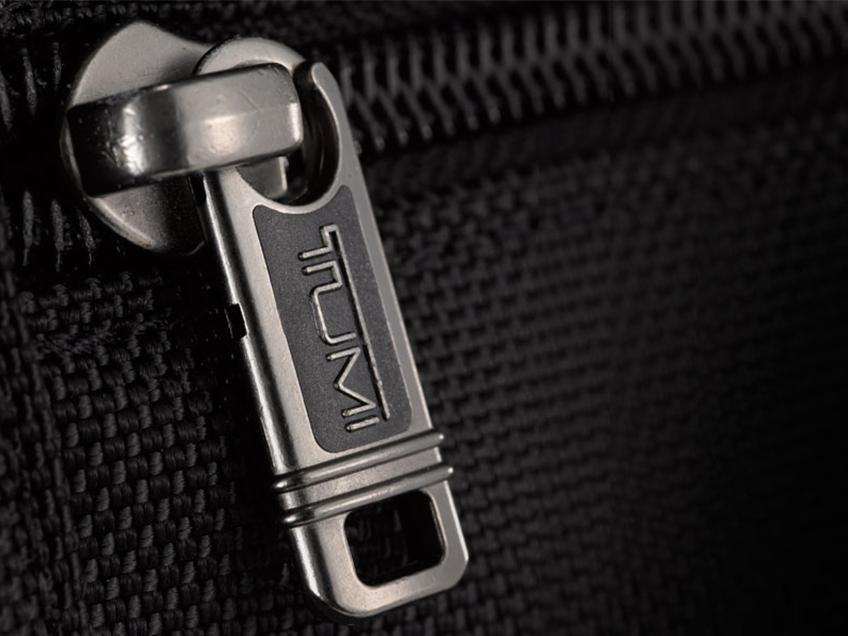 TUMI_Zipper_upclose