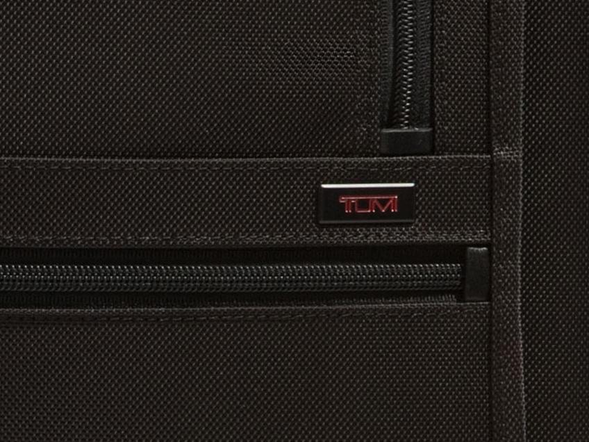 TUMI_bag_zipper_upclose